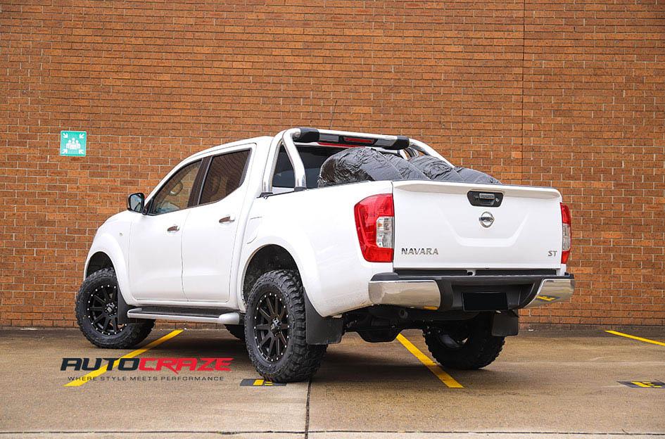 NISSAN NAVARA HEIST SATIN BLACK
